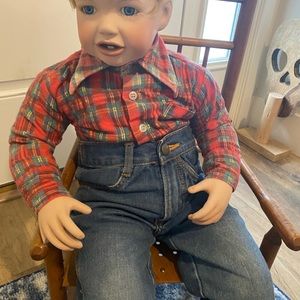 Life size toddlers.Original chairs.very good condition.